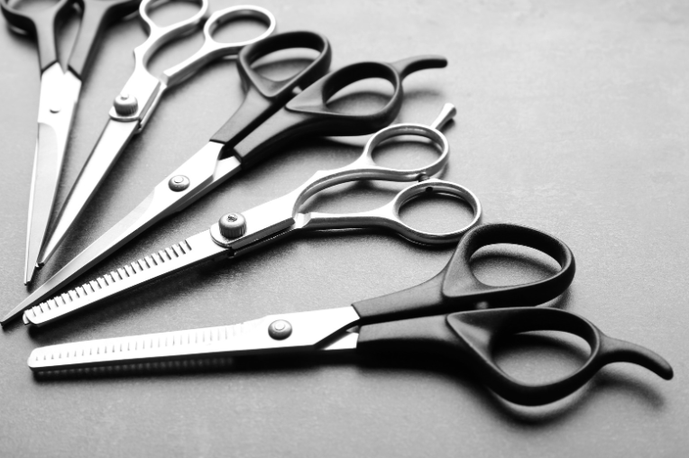 Типы парикмахерских ножниц: описание и особенности